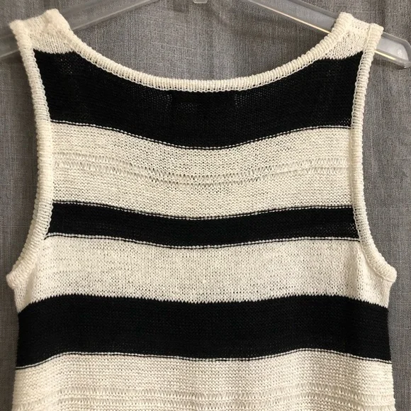 Cable & Gauge Striped Sleeveless Knit Sweater Tank - Picture 6 of 9